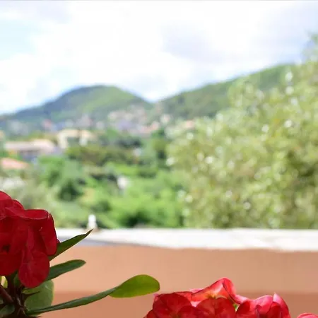 Les Oliviers With Sea View On Petani Vóvikes