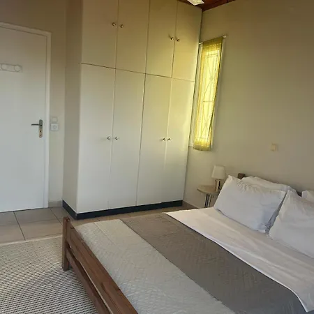 בית נופש Les Oliviers With Sea View On Petani Vóvikes