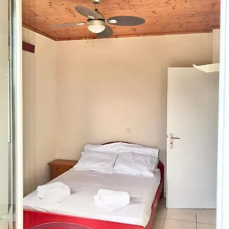 Les Oliviers With Sea View On Petani Ferienhaus