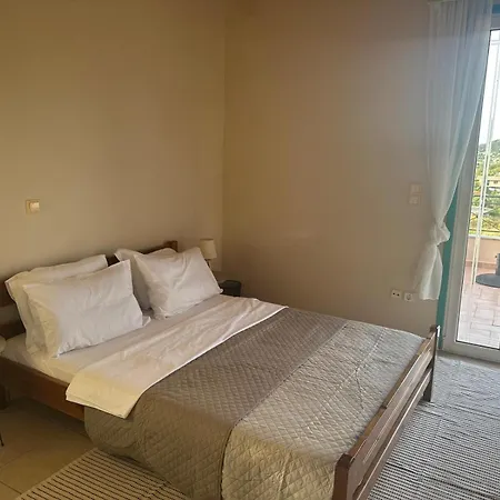 Les Oliviers With Sea View On Petani