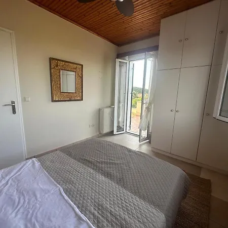 Les Oliviers With Sea View On Petani Ferienhaus Vóvikes