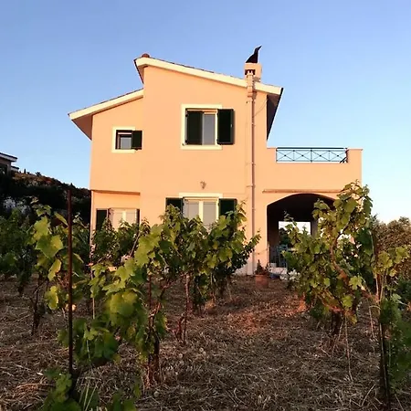 Feriehus Les Oliviers With Sea View On Petani