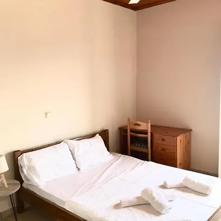 Les Oliviers With Sea View On Petani Feriehus