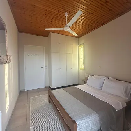 Les Oliviers With Sea View On Petani