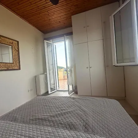 Les Oliviers With Sea View On Petani Vovikes